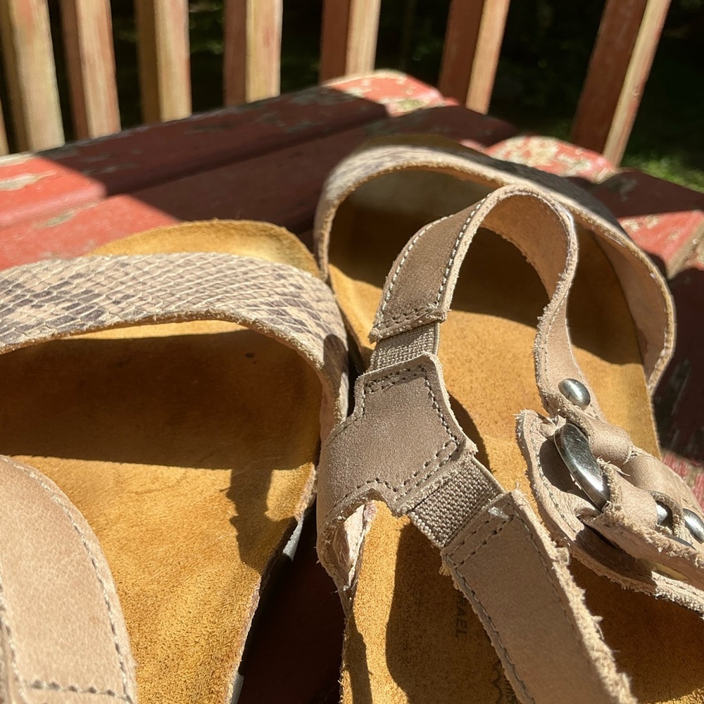 NAOT Women’s Leather Sandals Snake Print Comfort Size 41 US 10 Arch Support - Picture 3 of 16